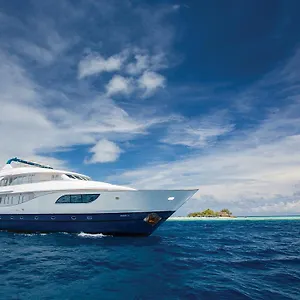 Honors Legacy Yacht Botel