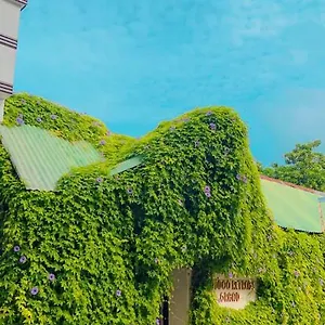 Отель Retreat Grand *