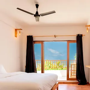 Manta Sea View 2*