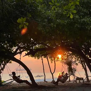Raalhu Bed & Breakfast Dhangethi