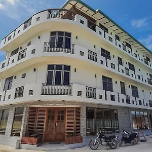 Maaniya Maamigili