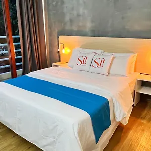 House Hotel