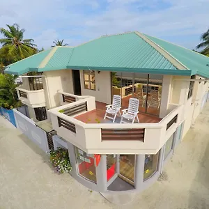 Pensjonat Beach Home Kelaa 3*