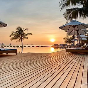 Resort Robinson Noonu Orivaru